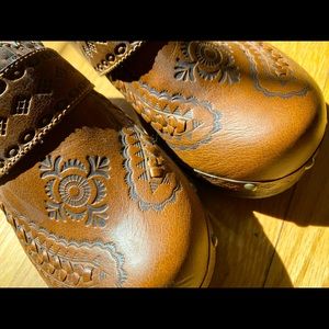 Tooled Arizona Clogs, Mules, embossed design, boho vintage look- size 8